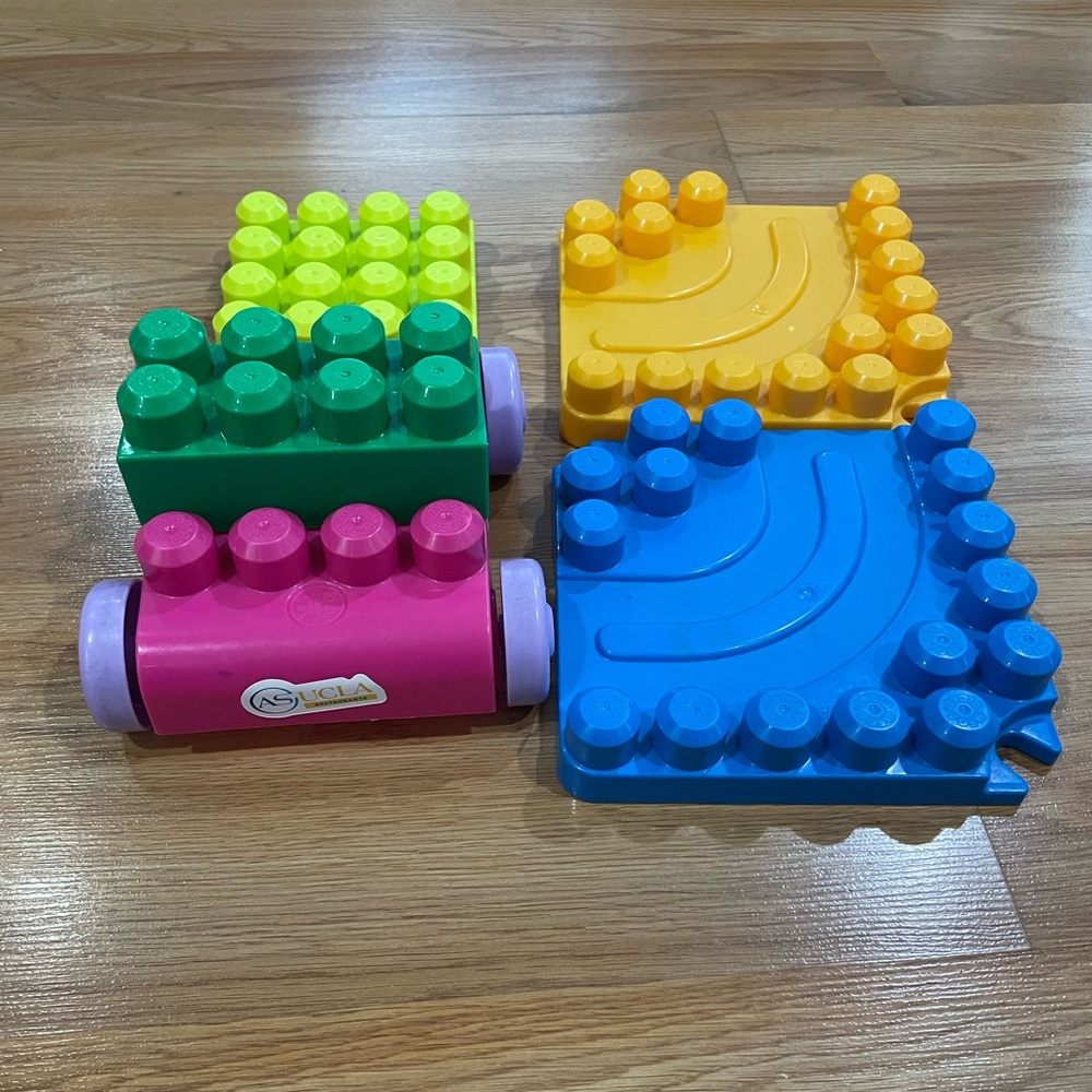 Mega Builders Lego Blocks 100+ pieces